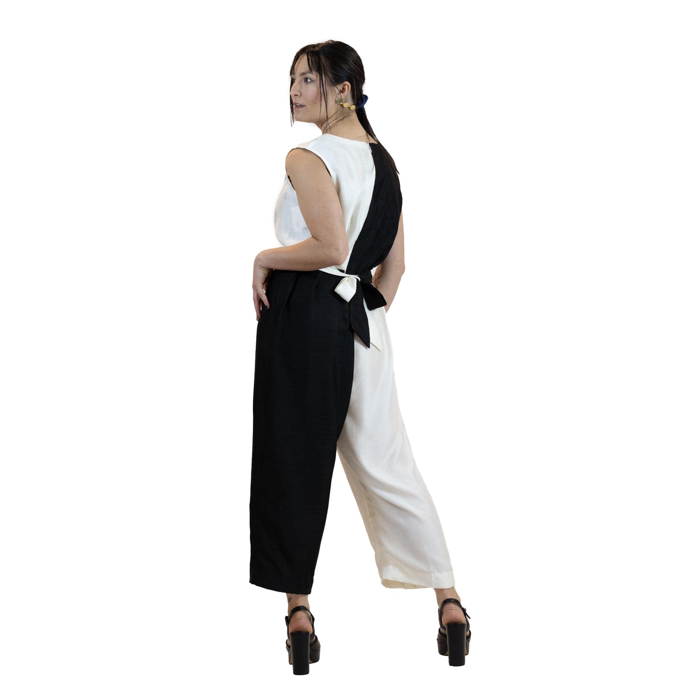 Black & White Jumpsuit – Belted Sleeveless Wide-Leg Outfit